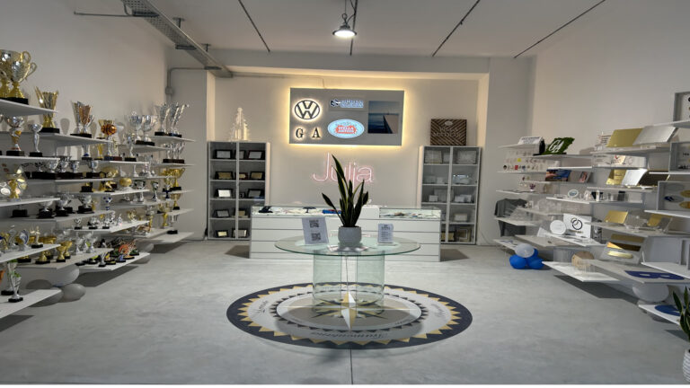 SHOWROOM