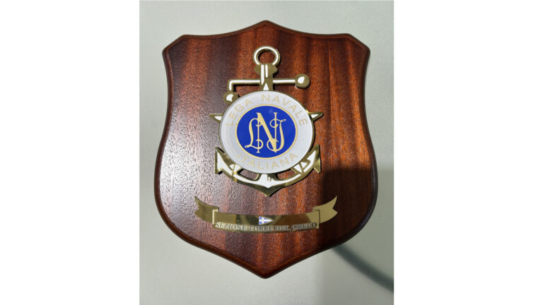 crest in legno l.n.i.