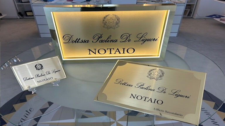 lavoro in targhe in ottone incise ed illuminate