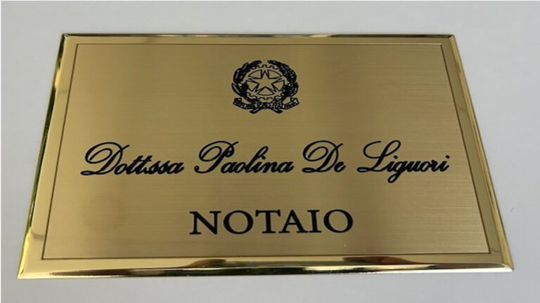 targa in ottone con incisione