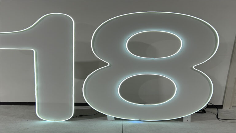 LED 18